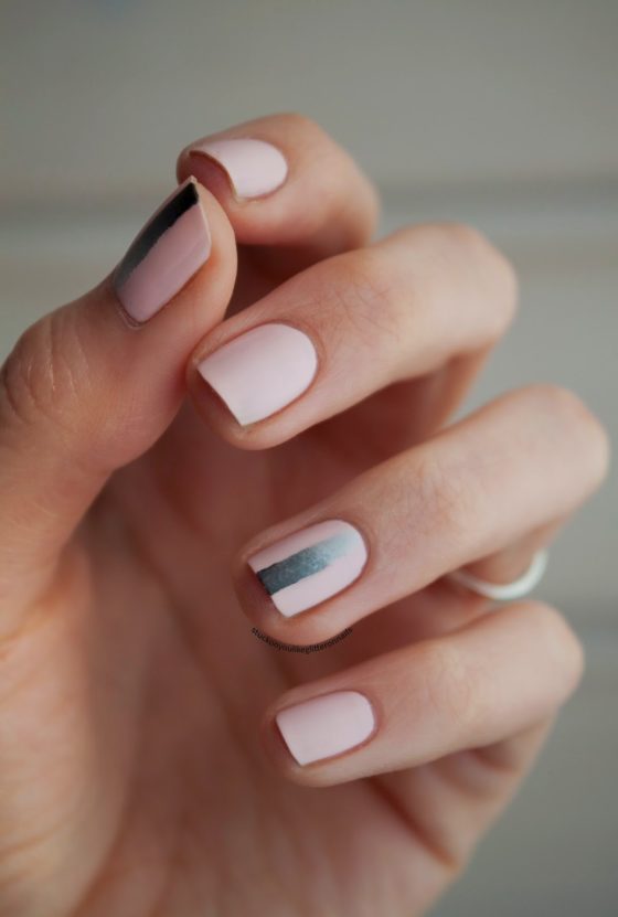 minimalistic gradient nails-stuck on you like glitter on nails